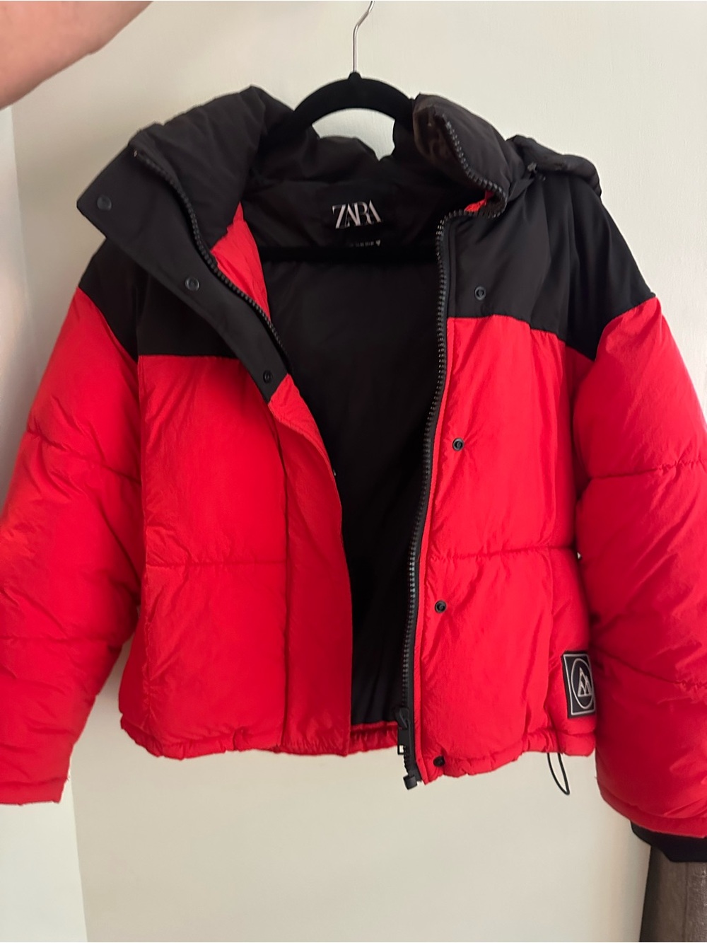 Zara Women’s Red and Black Colorblock Puffer Jacket
